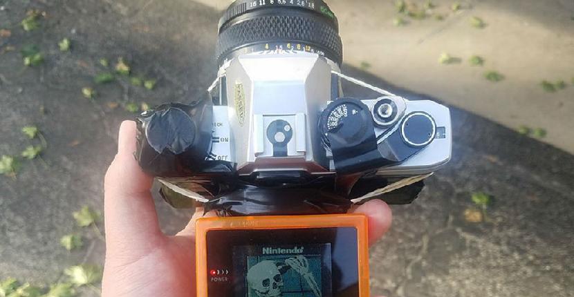 Un fotógrafo mejora la Game Boy con una cámara réflex